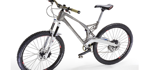 3D 印刷によるチタン合金製フレームとシートポストブラケットを搭載した自転車